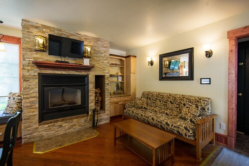 The Inn at Croftville Road Cottages #4. On the Shore of Lake Superior.