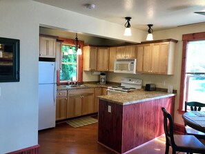 Fridge, microwave, oven, coffee/tea maker - The Inn at Croftville Road Cottages #4. On the Shore of Lake Superior. (Grand Marais)