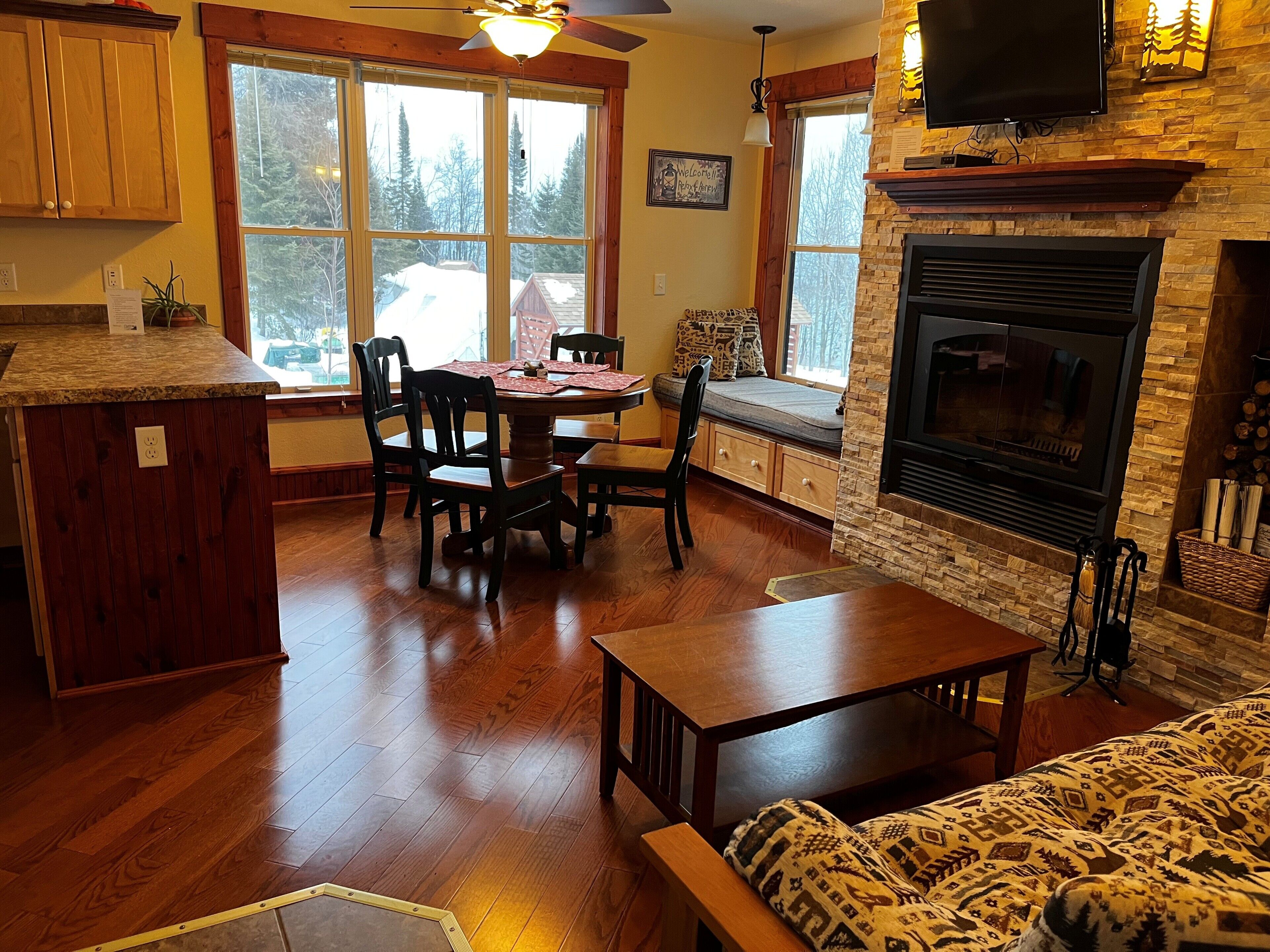 智能电视、壁炉