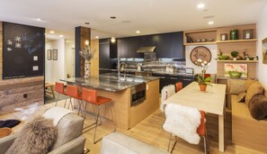 Dining - Village Inn Plaza 107 mountain view 3BR, 2BA. Walk to Gondola One (Vail)