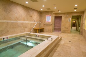 Spa - Village Inn Plaza 107 mountain view 3BR, 2BA. Walk to Gondola One (Vail)