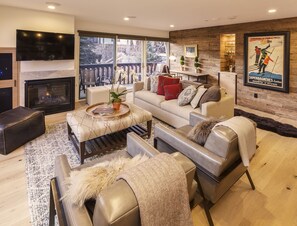 TV, fireplace, DVD player, music library - Village Inn Plaza 107 mountain view 3BR, 2BA. Walk to Gondola One (Vail)
