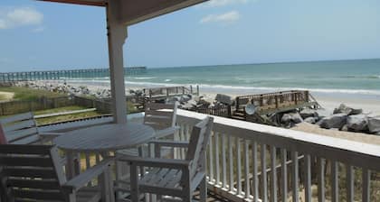 Ocean Front * Pet Friendly * Geräumige Endeinheit * Endless Views * 2 Pools * North End Pier