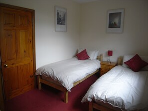 4 Schlafzimmer, Reisekinderbett, kostenloses WLAN, Bettwäsche