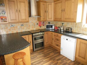 Fridge, microwave, oven, dishwasher - Family friendly holiday cottage in the beautiful North Yorkshire countryside. (Great Ayton)