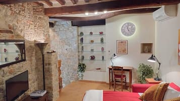 1 sovrum, skrivbord, strykjÀrn/strykbrÀda och gratis wi-fi