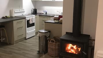 KĂŒhlschrank, Mikrowelle, Ofen, Herdplatte