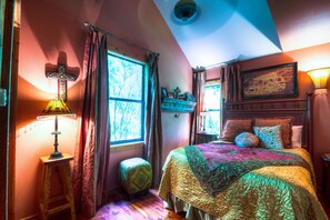 3 bedrooms, iron/ironing board, WiFi, bed sheets - Family Staycation Paradise -Lake Austin Waterfront:Volleyball, Kayaks, Hiking (Austin)
