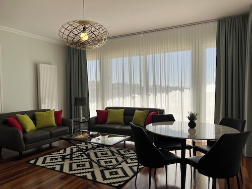 Beautiful quiet apartment with sea views