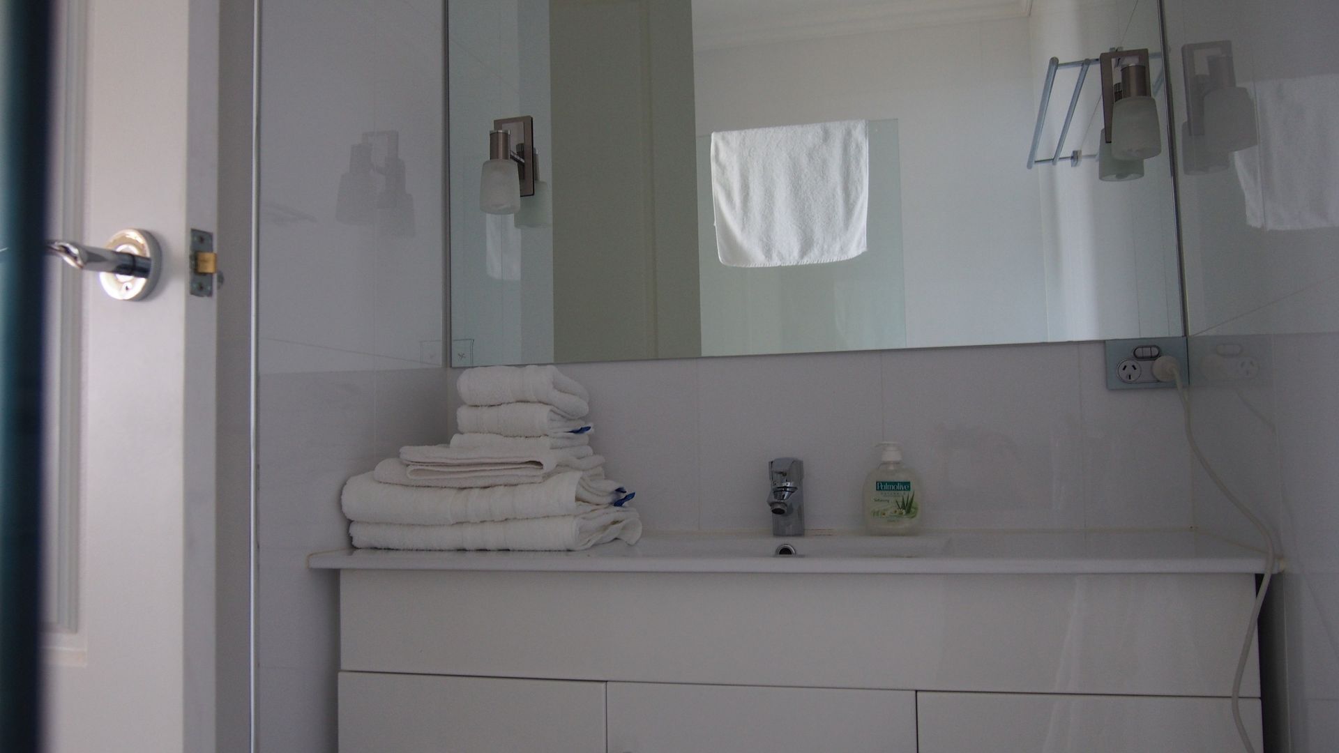 Beautiful quiet apartment with sea views — image 15