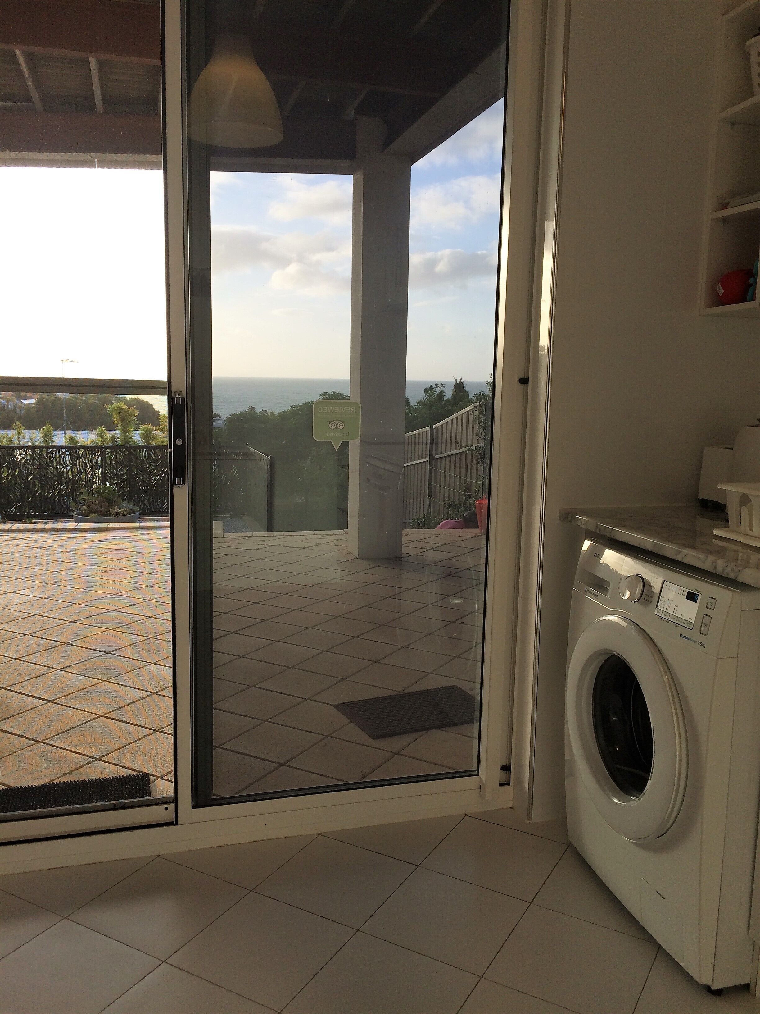 Beautiful quiet apartment with sea views — image 3