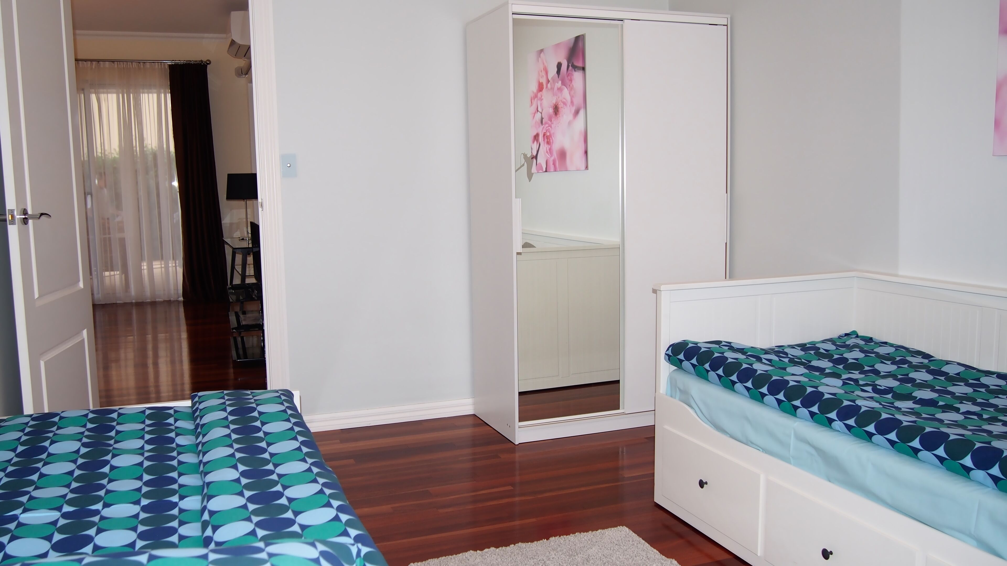 Beautiful quiet apartment with sea views — image 11