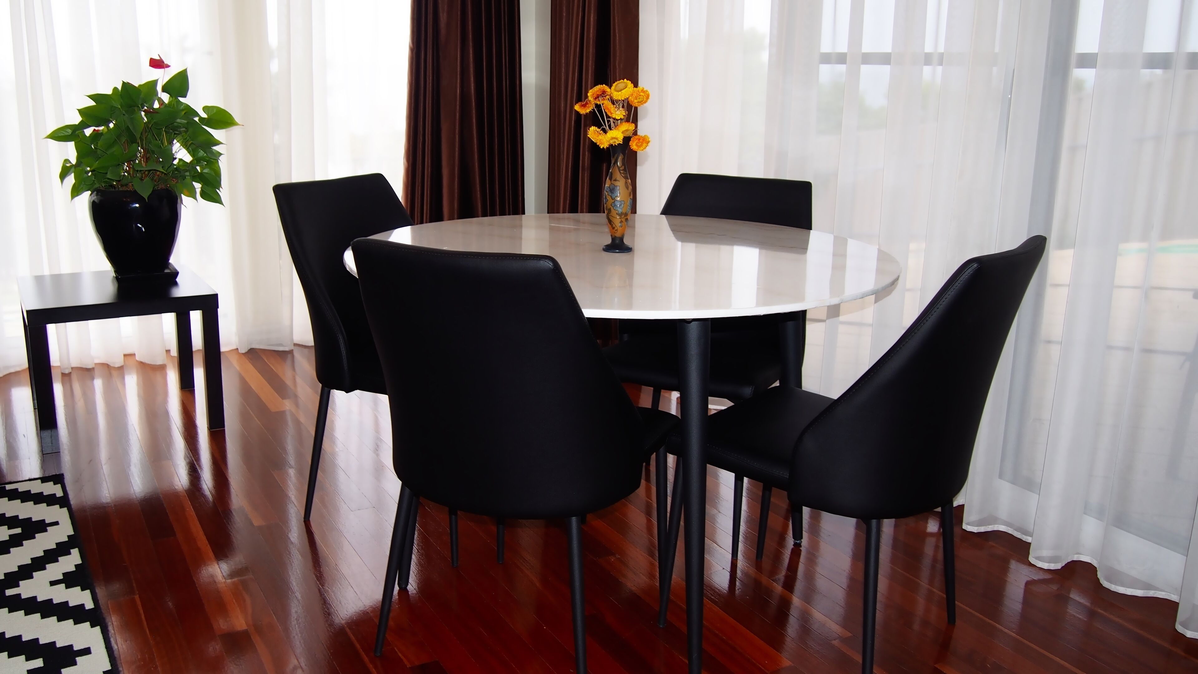 Beautiful quiet apartment with sea views — image 7