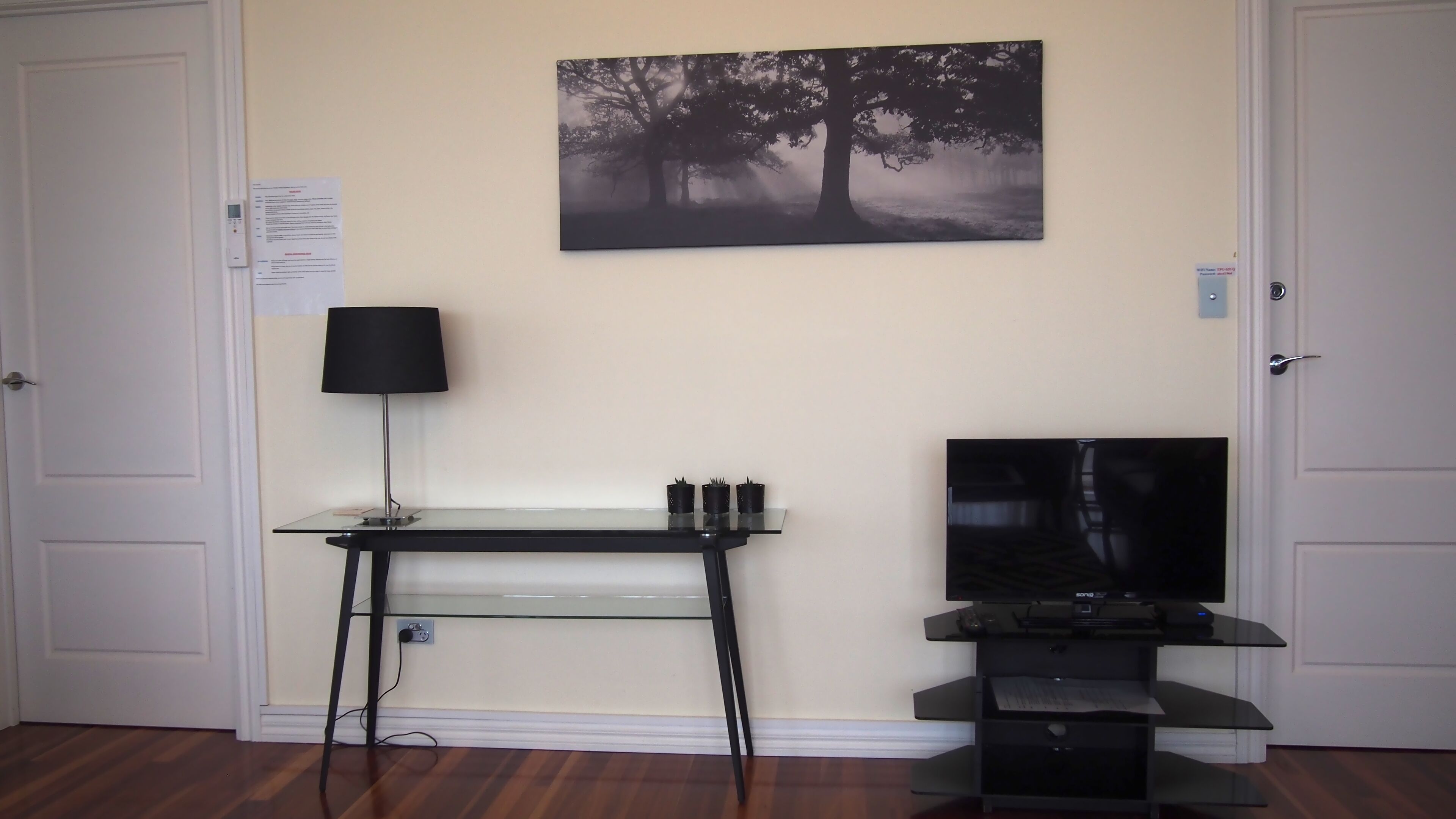 Beautiful quiet apartment with sea views — image 8