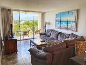 TV, DVD player, stereo - Waterfront Islamorada Condo – Heated Pool, Marina & Deeded Boat Slip (Tavernier)