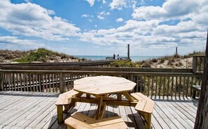 Outdoor dining - OCEANFRONT HALF DUPLEX SLEEPS 9 w 4 BDRMS, 3 ARE OCEANVIEW! BEST PART OF E ISLE! (Emerald Isle)