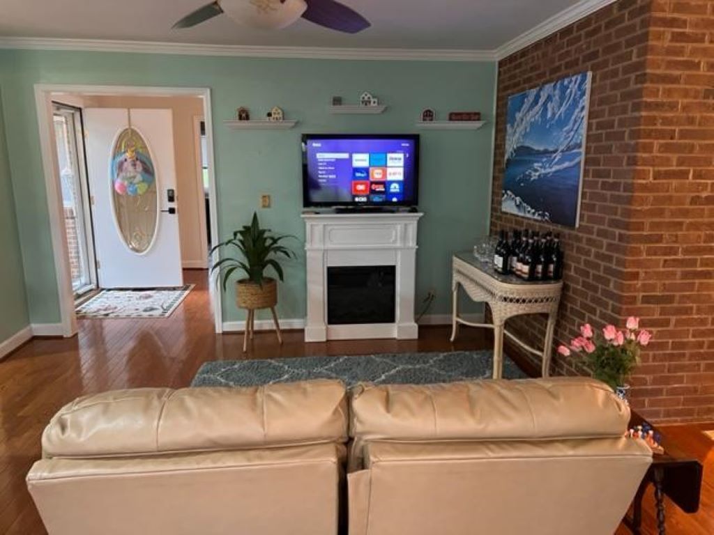 Beautiful Secluded Point w500 ft of Waterfront on Main Channel with Cove to Swim