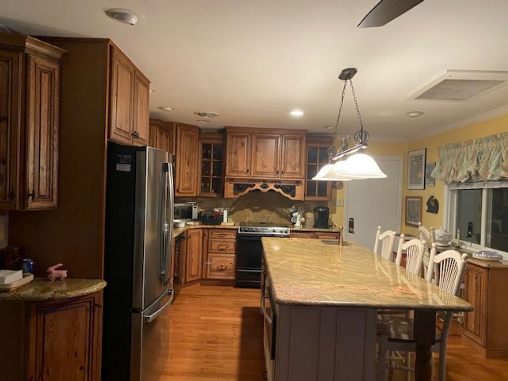 Beautiful Secluded Point w500 ft of Waterfront on Main Channel with Cove to Swim