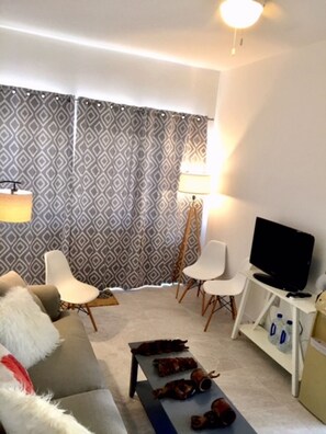 Smart TV - Bonefish Bungalow is the perfect haven for eager fishing enthusiasts (Georgetown)