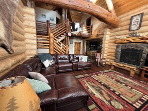 Televisio, takka, DVD-soitin, kirjoja