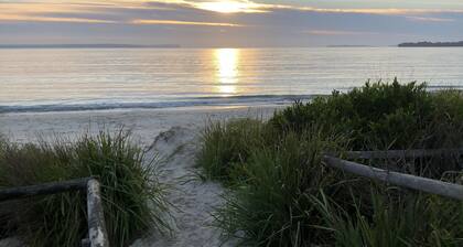 Bush to Beach Apartment 88 - relaxing getaway (5 min stroll to the beach)