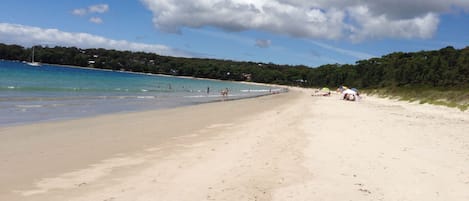 靠近海滩