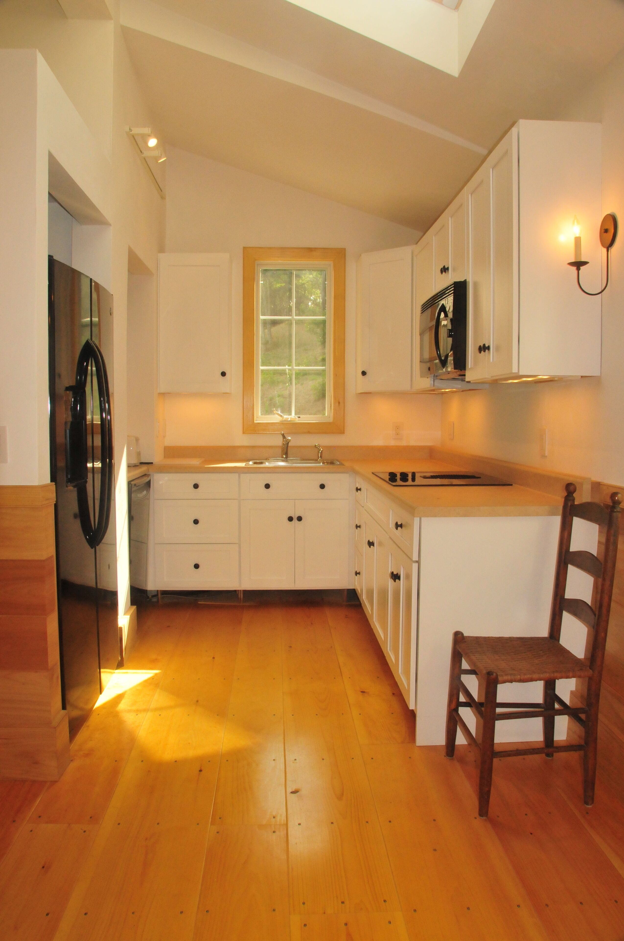 Upscale, newly renovated cottage, 10 acres/ farm/near Ocean Beach