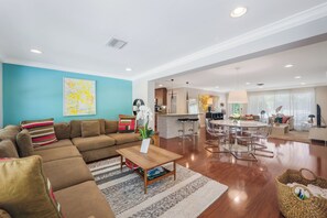 Smart TV, music library, video library, stereo