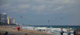 FORT LAUDERDALE Spacious house  with heated pool and garden