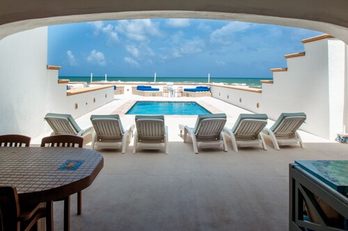 Secret Beach Shell Villa - on Beach - Private Pool - Owner is a Chef - Very Safe