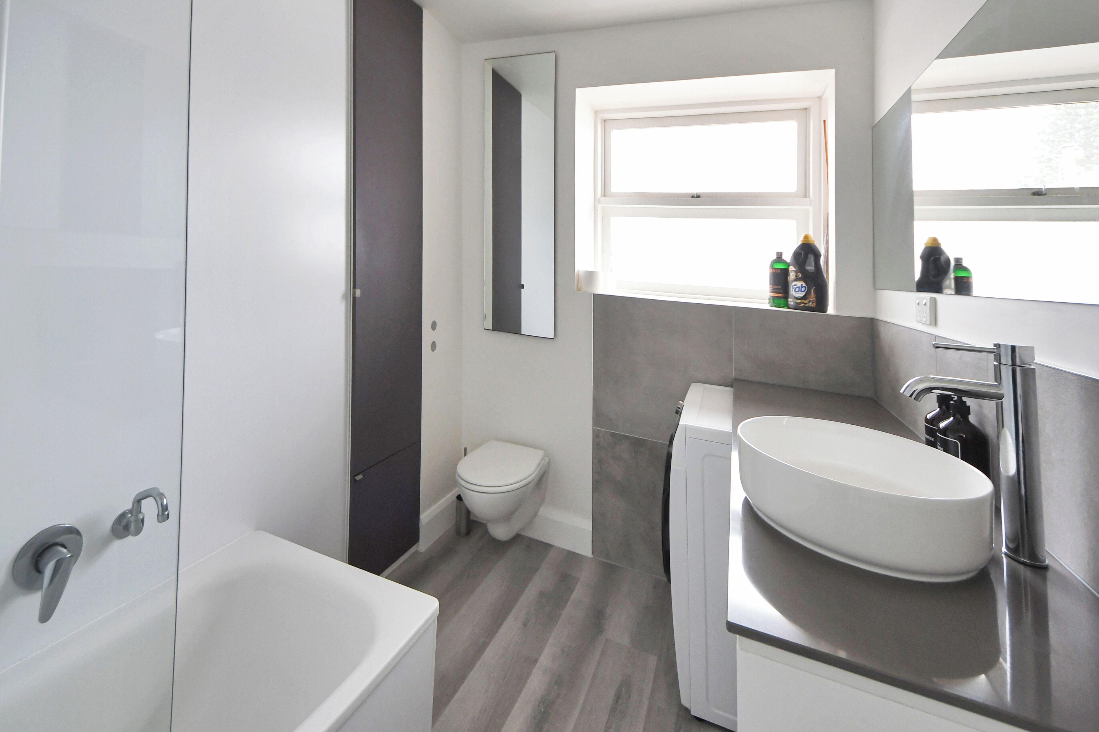 Art House Loft - Cafes and shops at your front door