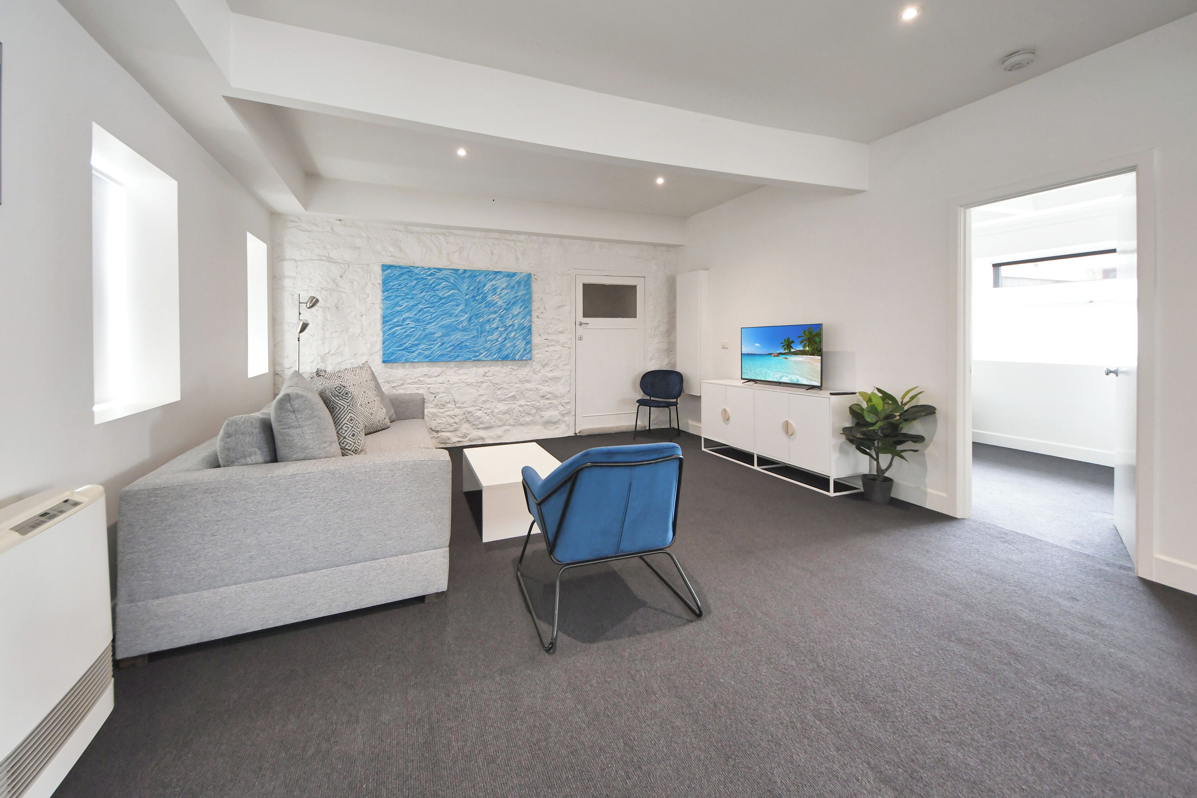 Art House Loft - Cafes and shops at your front door