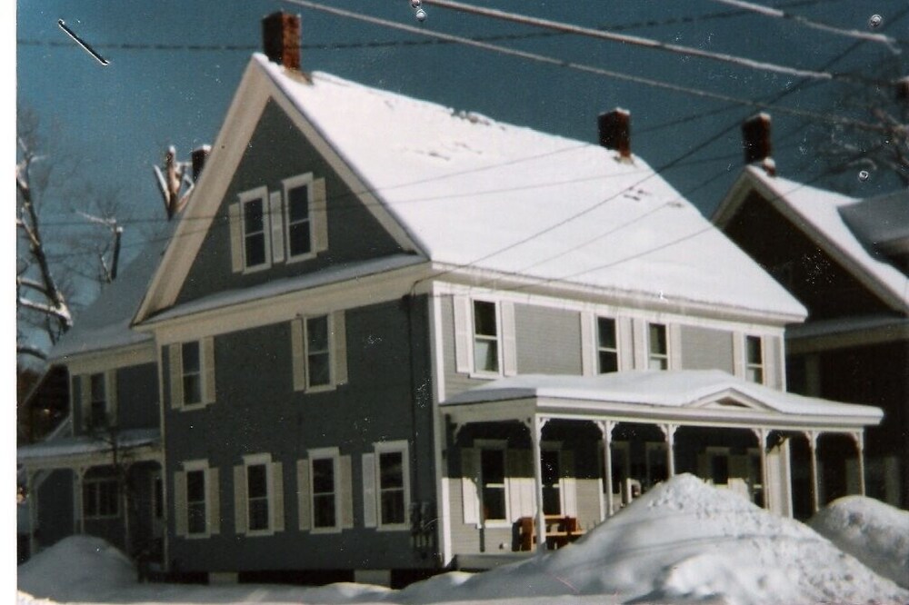 Okemo Mt. Family Affordable 1st floor, village shuttle, walk to town, Dogs OK