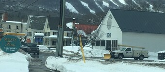 Okemo Mt. Edullinen perhe! Kylän sijainti, Shuttle, kävellä kaupunkiin, Koirat OK. 