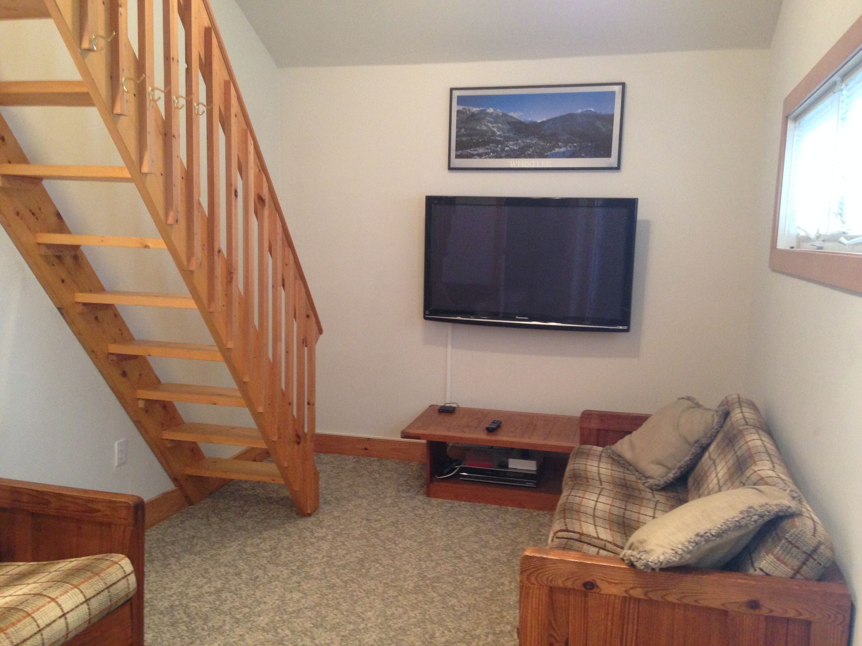 Smart TV, fireplace, DVD player