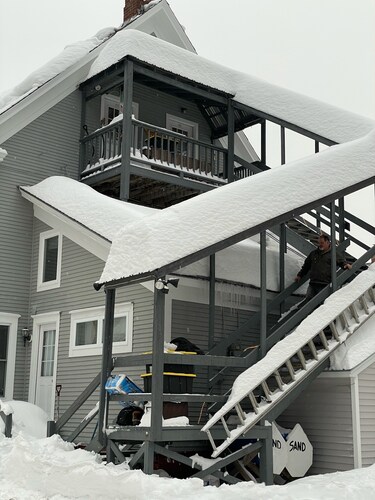 Okemo Mt. Family Affordable 1st floor, village shuttle, walk to town, Dogs OK 