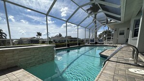 A heated pool - Sunny Pool & Spa inside Lanai! Dock and Water access! 3bd 2bath home. (Marco Island)