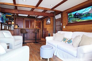 TV, fireplace, DVD player