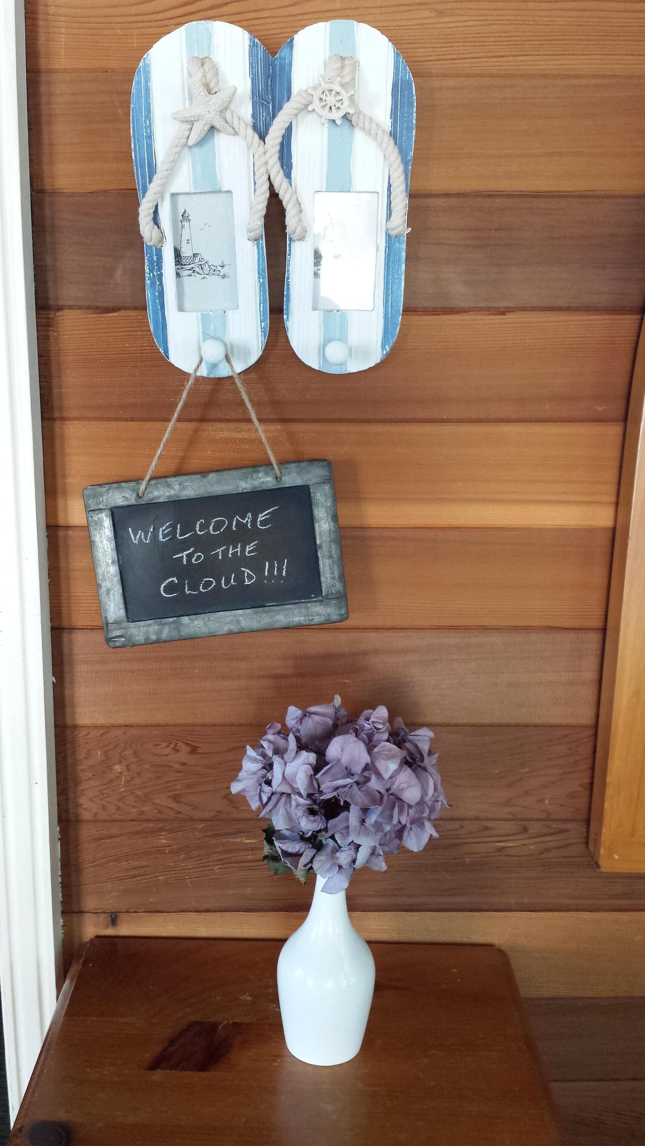 "Flying Cloud Cottage" ~ Cozy Hideaway on the Woods ~ Near Lake Ontario