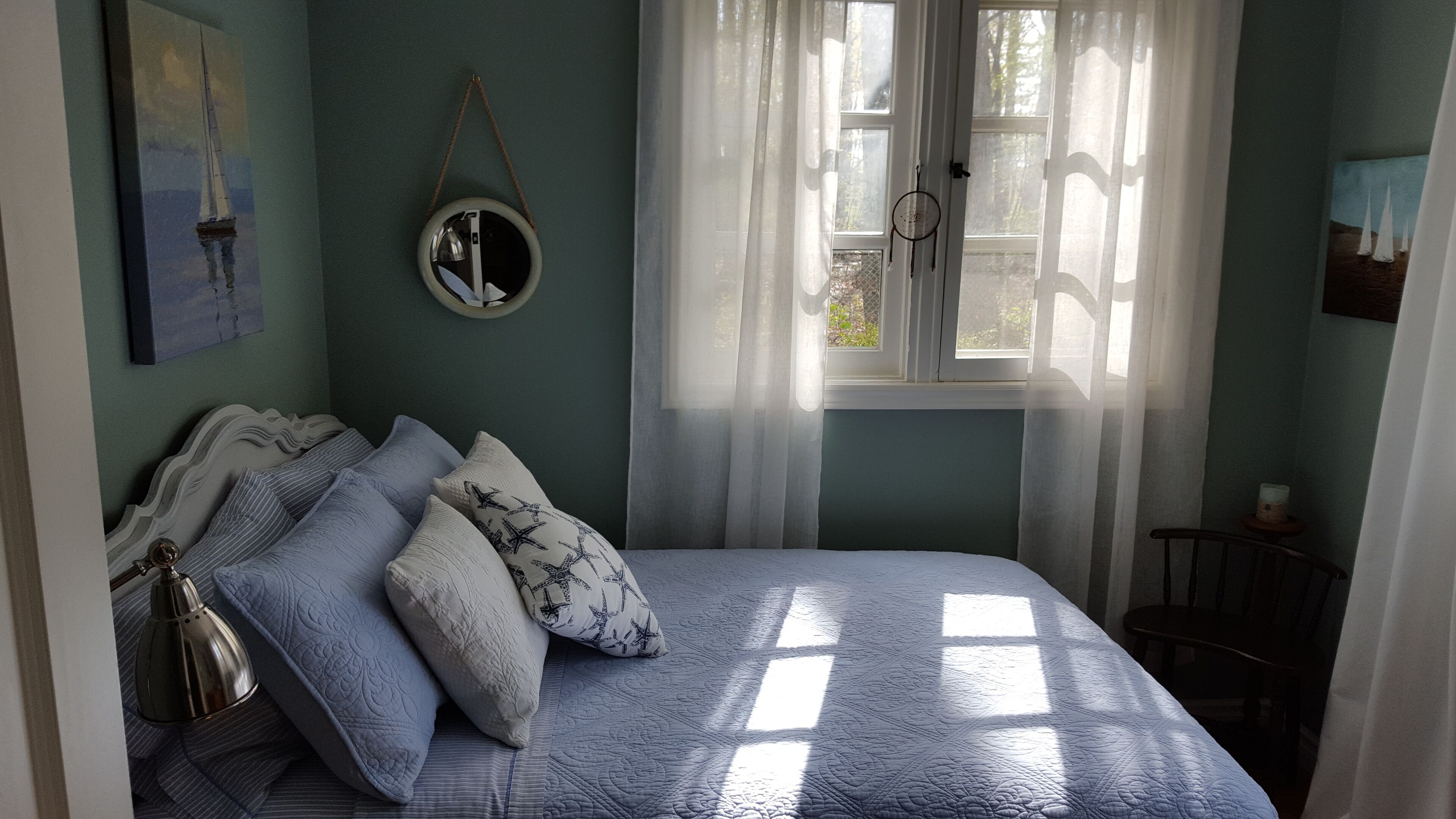 "Flying Cloud Cottage" ~ Cozy Hideaway on the Woods ~ Near Lake Ontario