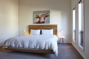 4 Schlafzimmer, Schreibtisch, Bügeleisen/Bügelbrett, Reisekinderbett