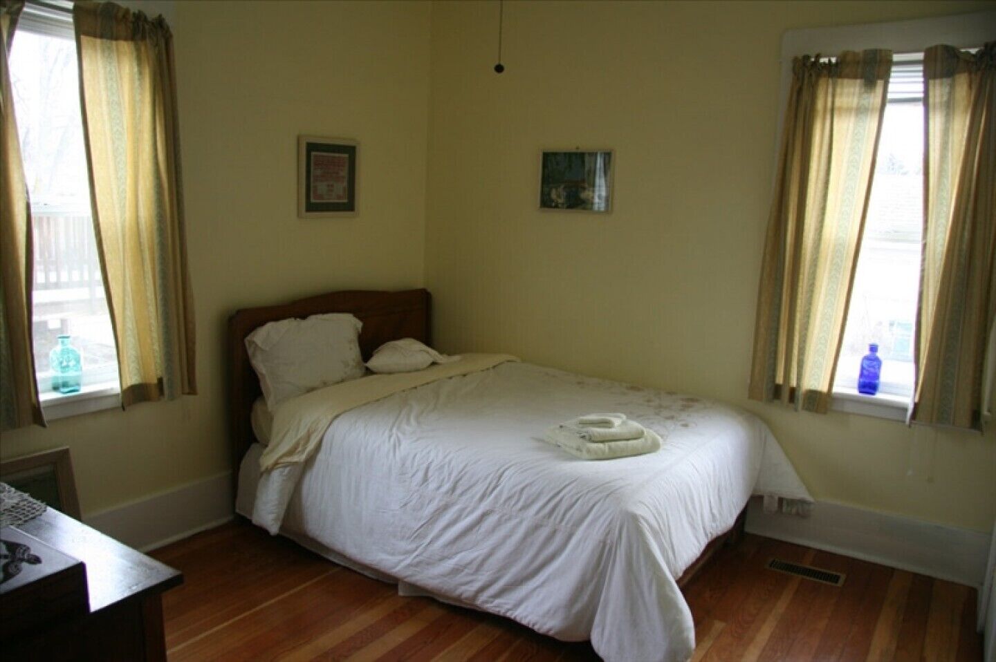 Enjoy the Beautiful Okanagan Valley Area in this 2 B + Den, with Bbq