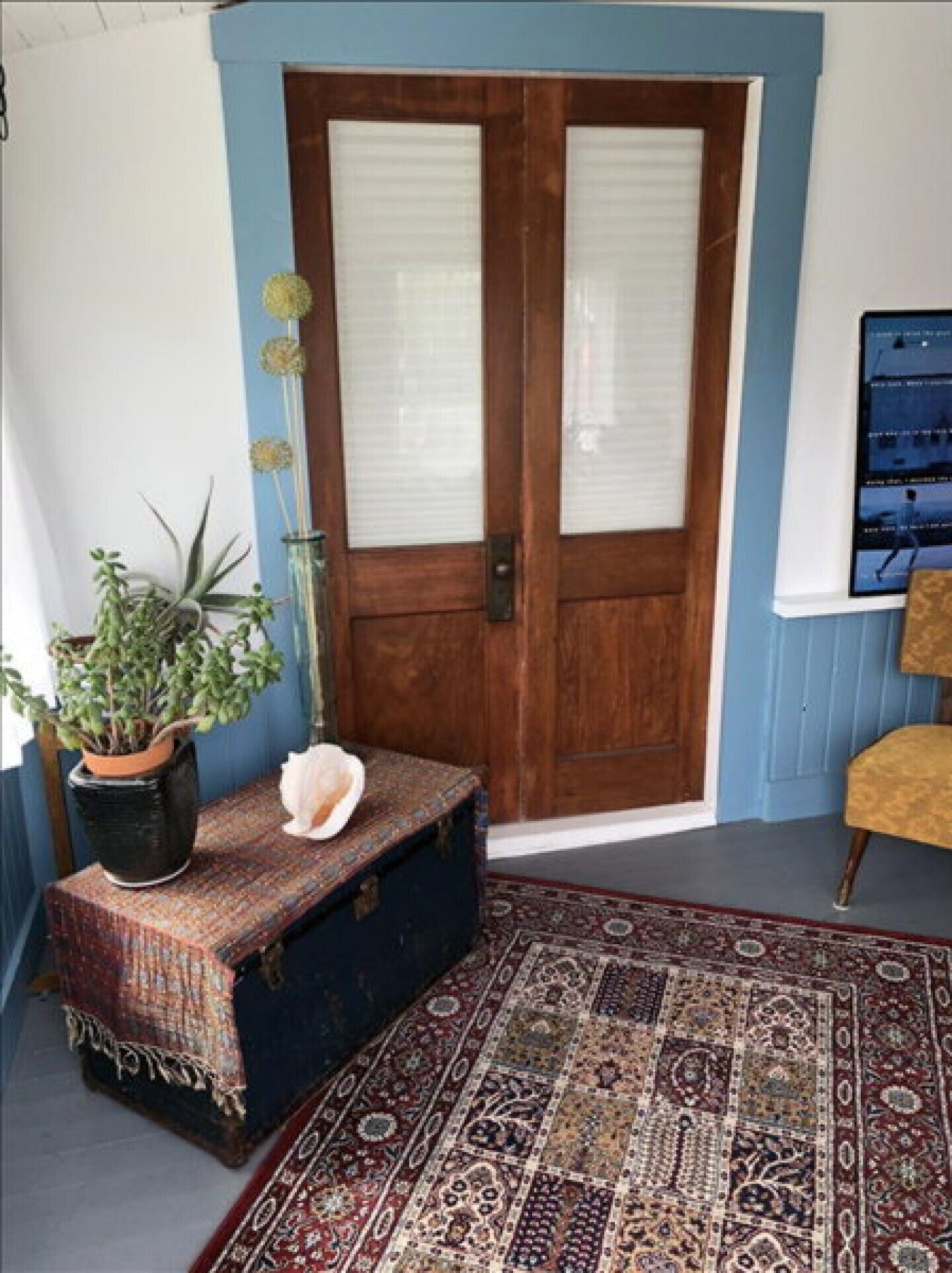 Enjoy the Beautiful Okanagan Valley Area in this 2 B + Den, with Bbq