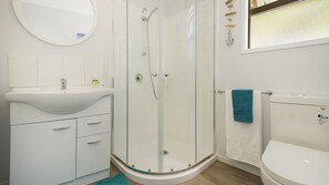 Doccia, asciugacapelli, asciugamani, sapone