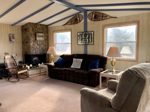 Ruhig Ferienhaus mit herrlicher Aussicht auf die Berge und Whiteface High Peaks!