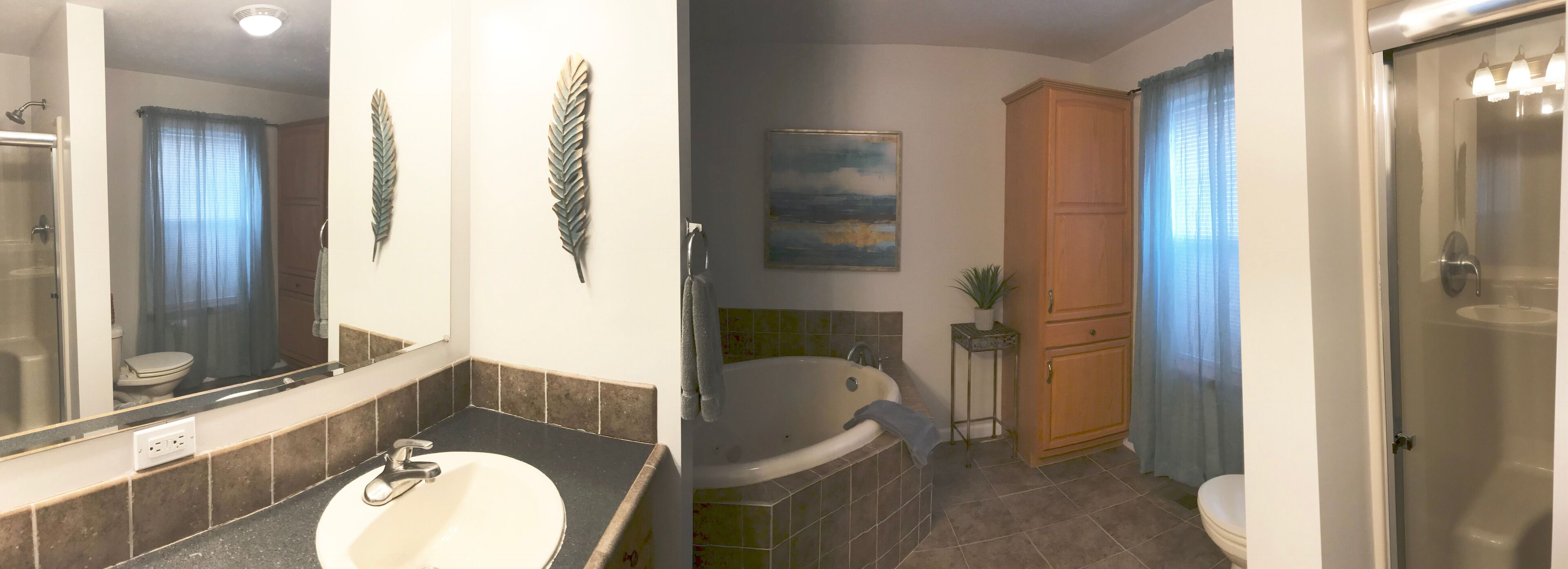 WATERFRONT HOT TUB, FIRE PIT, THEATER/GAMEROOM, WIFI, KAYAKS, MULTI FAMILY 