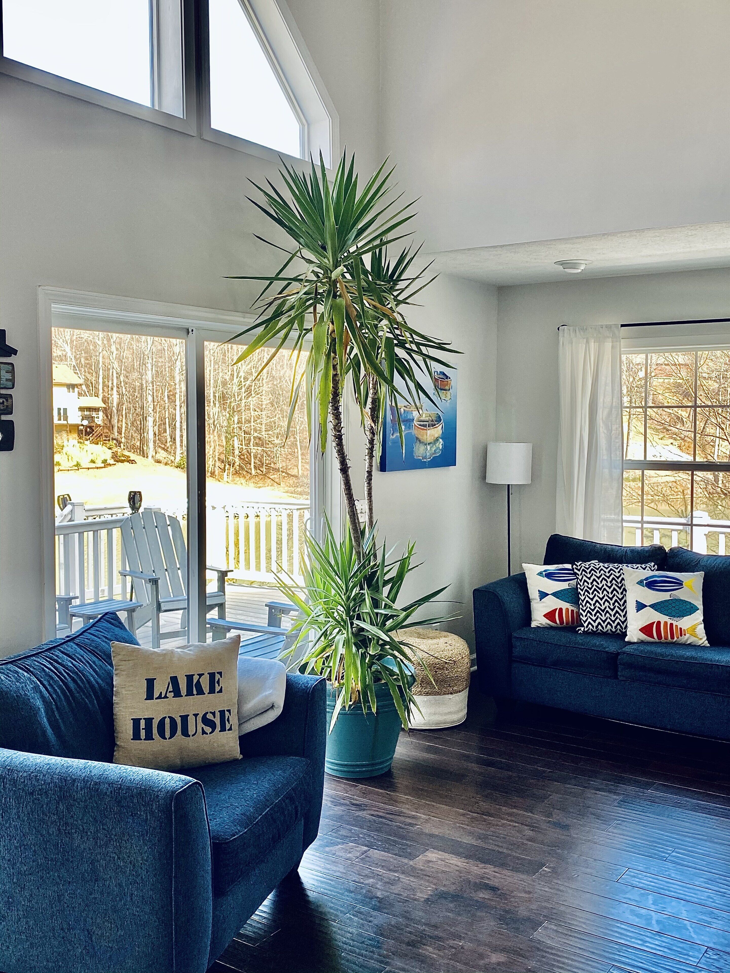 WATERFRONT HOT TUB, FIRE PIT, THEATER/GAMEROOM, WIFI, KAYAKS, MULTI FAMILY 