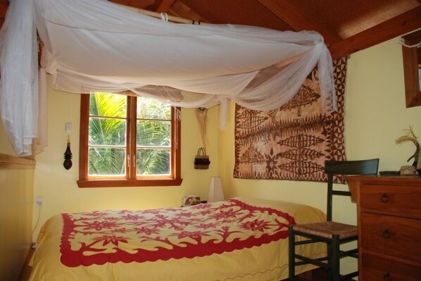 1 chambre, fer et planche à repasser, lit de bébé portatif