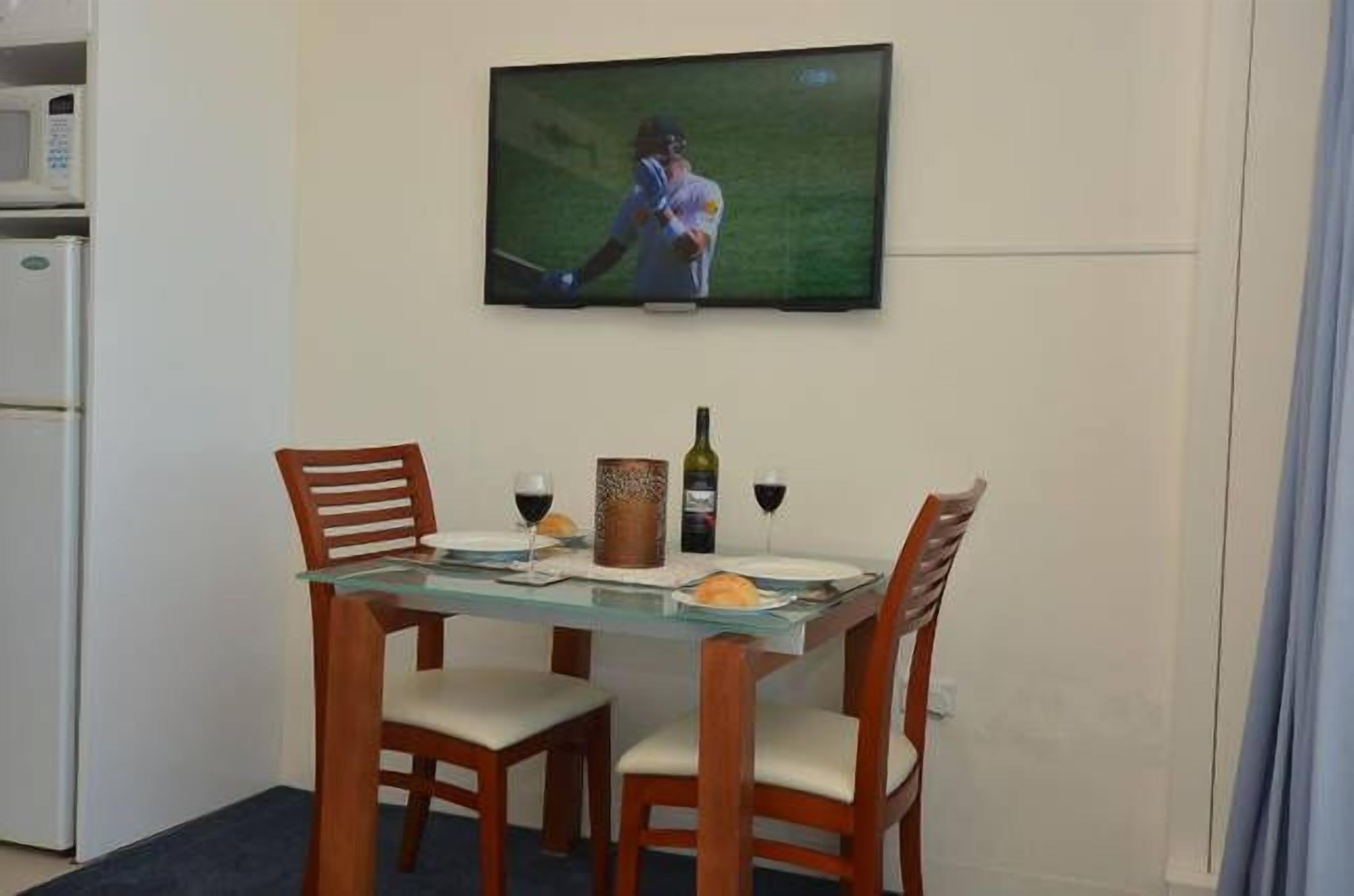 Manly Seaside Bliss 1 br apartment fabulous views — image 9