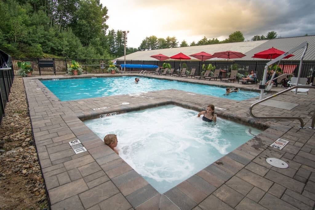 Beautiful townhome on Mt Cranmore-pool-hottub and alot of fun amenties on the MT